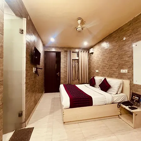 Hotel Red Chilly Near Model Town Delhi Metro Station